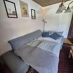 Lindenallee * Neu Poserin