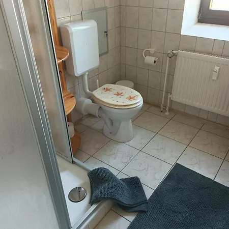 Lindenallee Neu Poserin