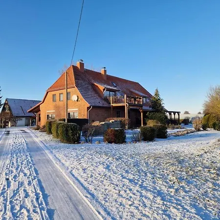 Lindenallee * Neu Poserin