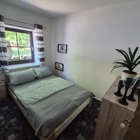 Lindenallee Apartment Neu Poserin