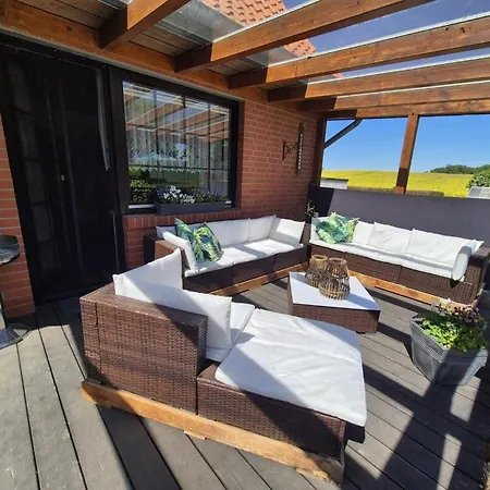 Lindenallee * Neu Poserin