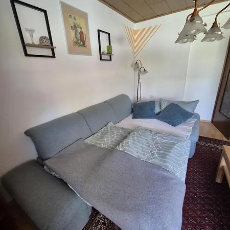 Lindenallee * Neu Poserin