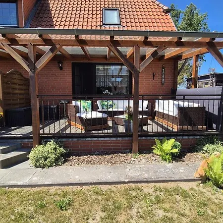 Lindenallee Neu Poserin